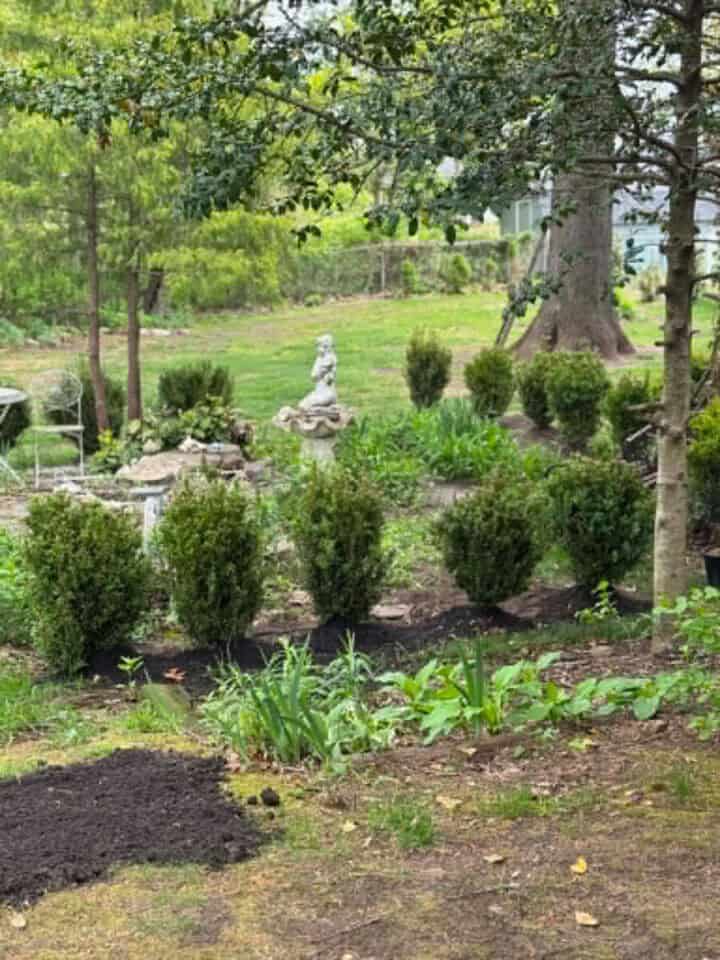 backyard garden ideas secret-garden-ideas-with-boxwoods