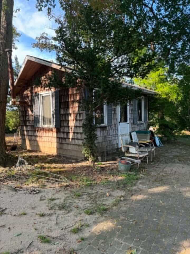 shed-with-cedar-shingles