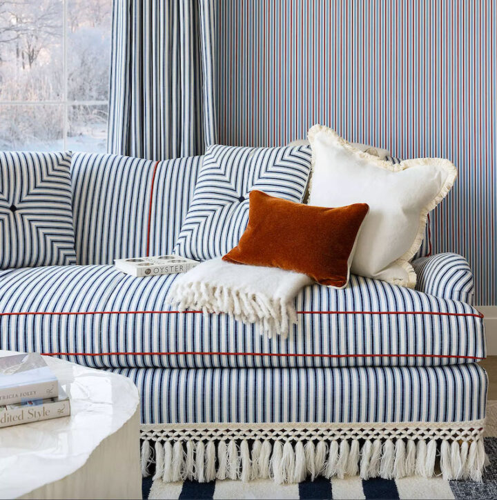 striped-living-room-sofa-and-wallpaper