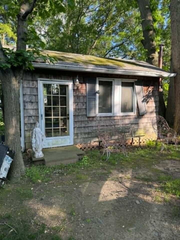 veranda potting shed
