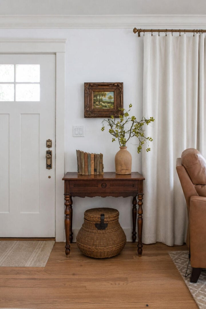 entry-way-in-living-room