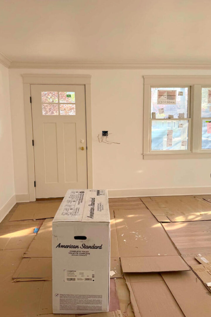 white-wall-paint-contrasting-trim