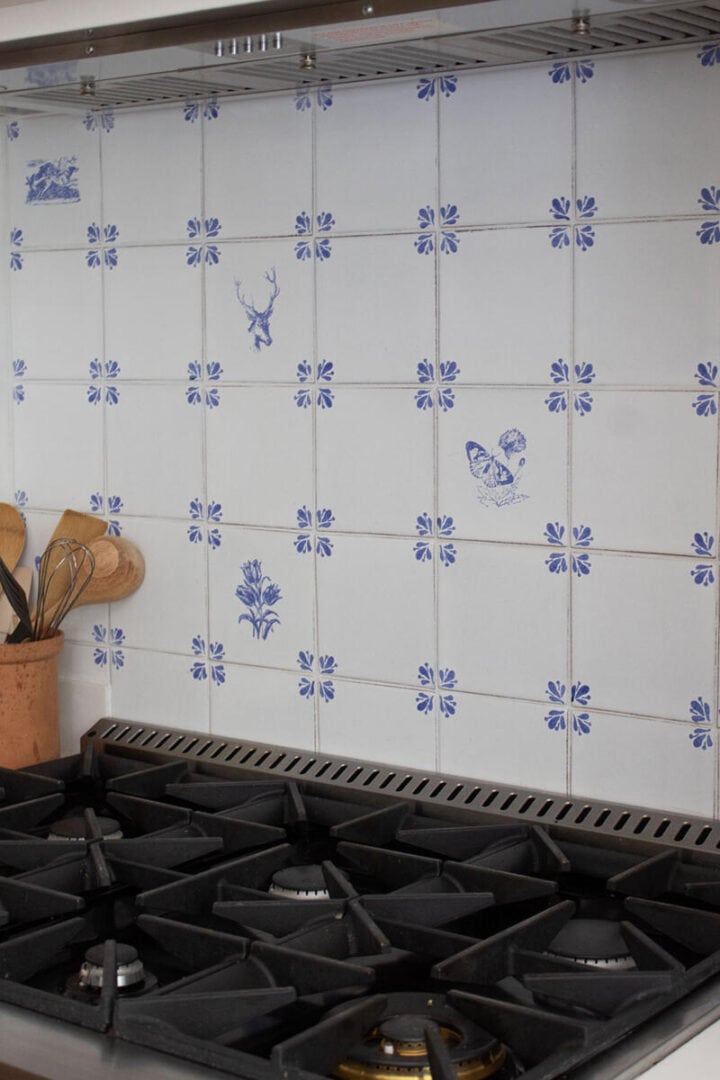 blue-and-white-patterened-tile