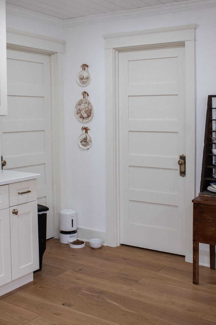 door-molding-painted-off-white