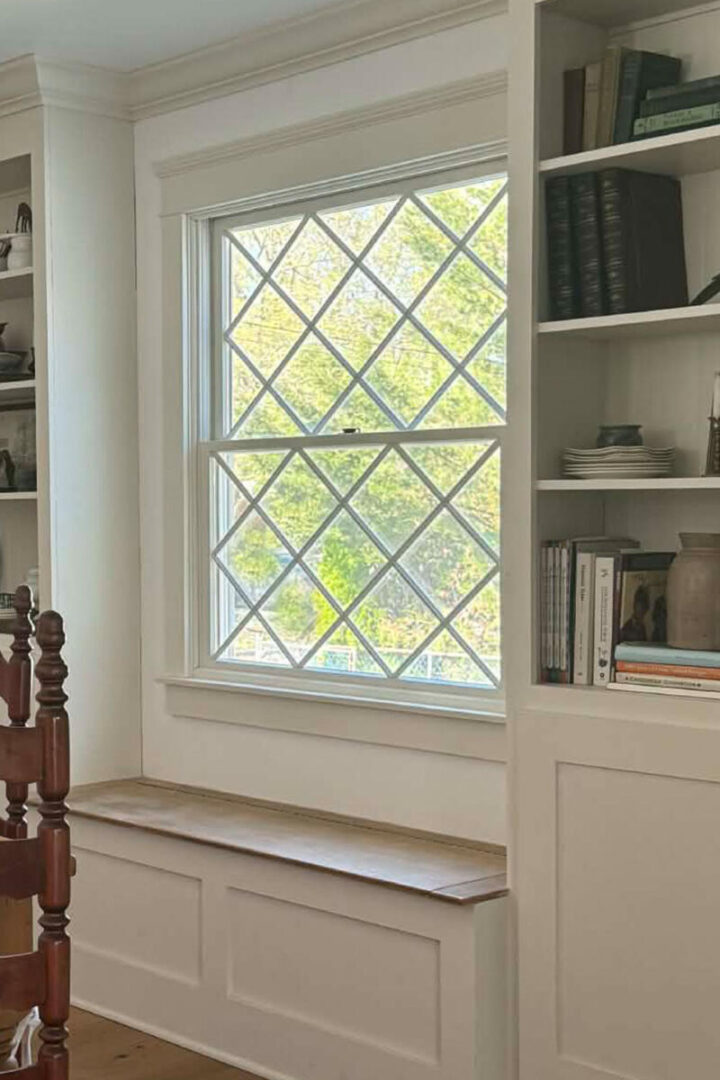 windows-with-wood-panes-or-grills