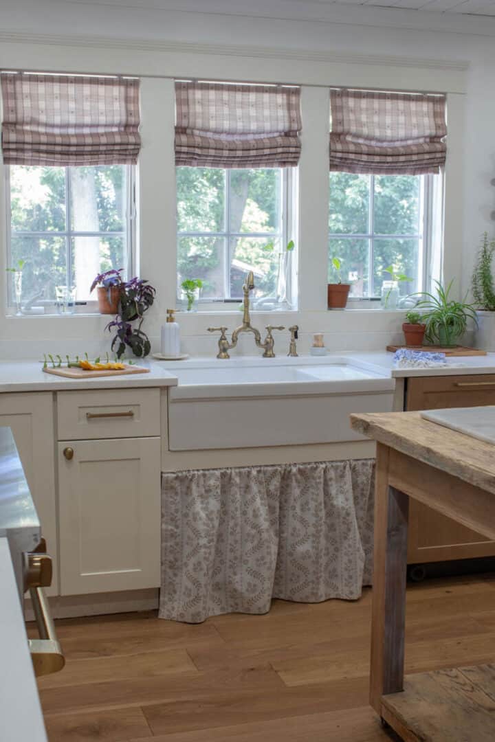 ROman-blinds-for-country-cottage-kitchen