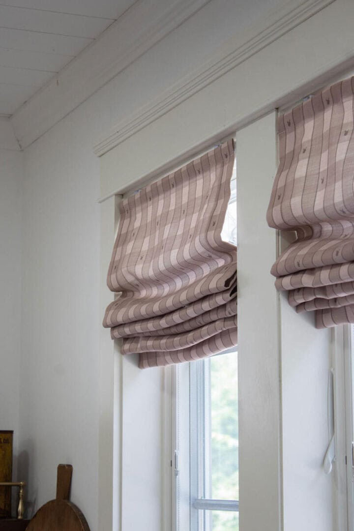 Roman-blinds-in-kitchen-the-honeycomb-home