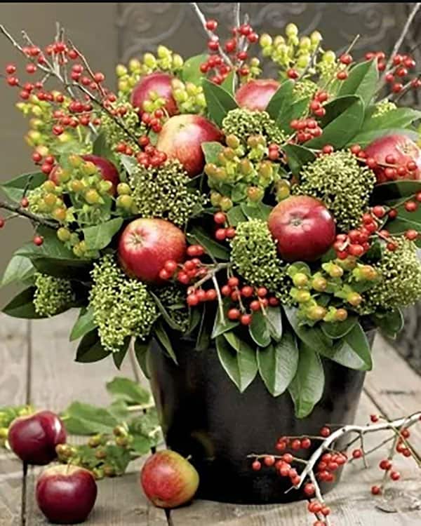 easy-fall-centerpiece-with-fruit - early fall decorating ideas