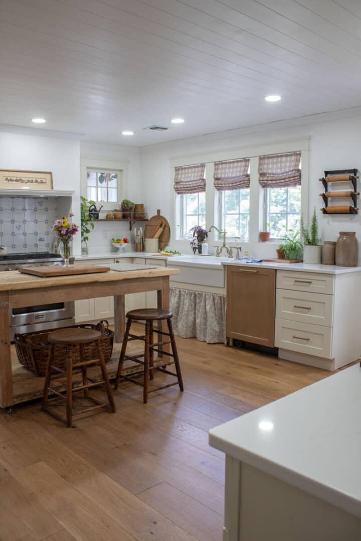 large-kitchen-redesign-ideas with patterned Roman shades
