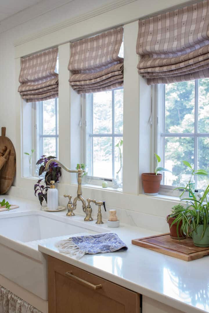 patterned-roman-blinds-for-kitchen