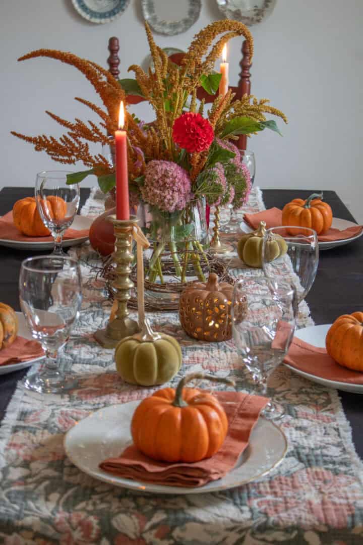 elegant-table-setting-ideas-for-fall-and-Halloween-with-mini-pumpkins-and-burnt-orange-colors