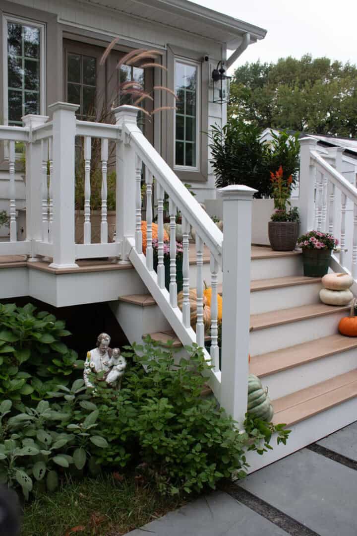 fall-porch-decorating-ideas with natural elements
