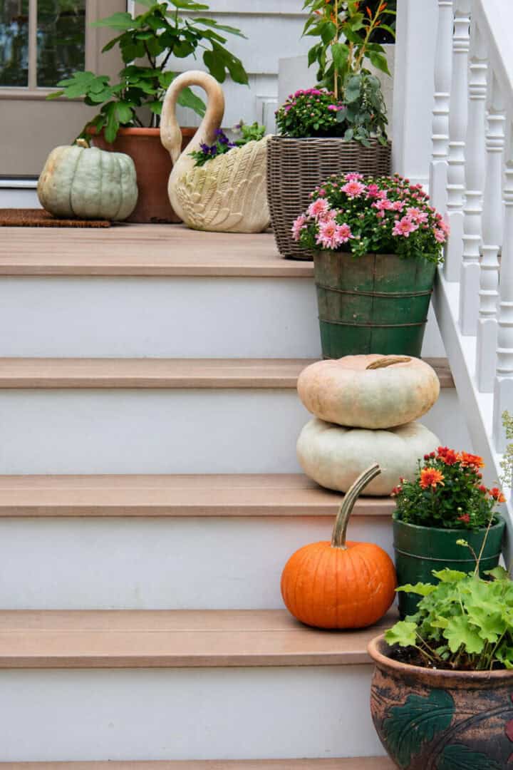 front-porch-ideas-with-pumpkins
