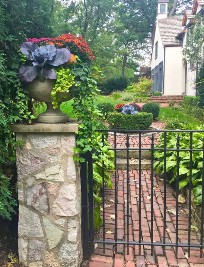 garden-gate-fall-planter-ideas