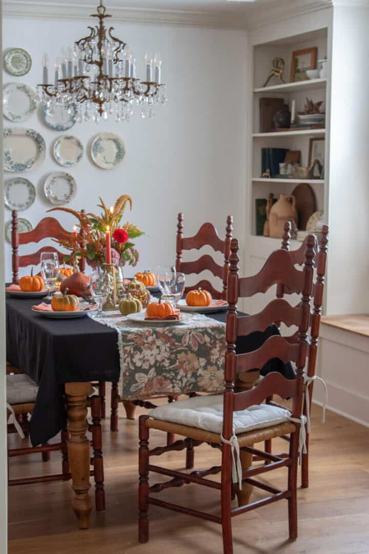 warm-and-cozy-fall-table-setting
