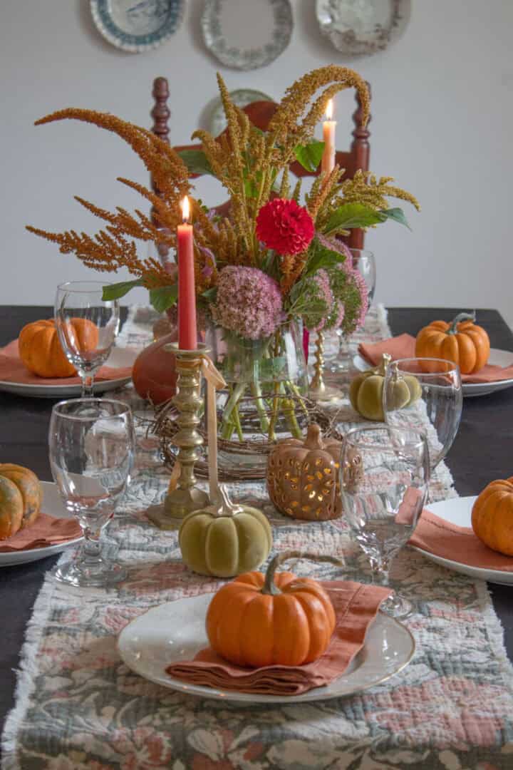 warm-colorful-fall-autumn-table-setting-ideas-with-mini-pumpkins-and-flowers
