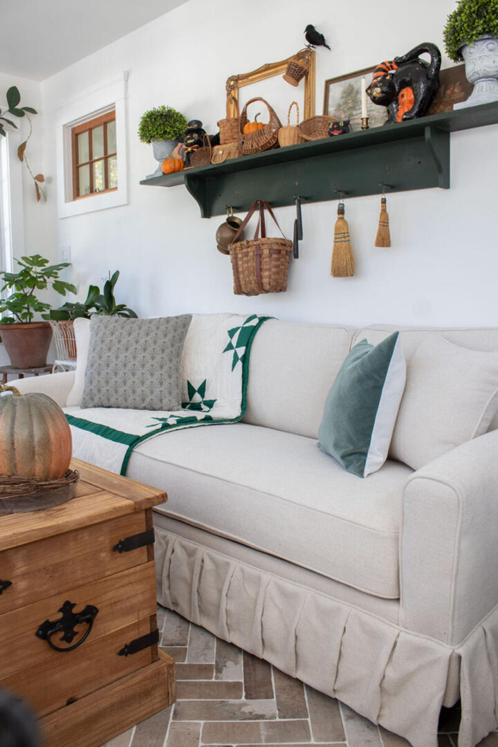 hallween decorating inside without clutter
